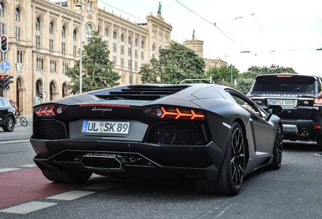 Lamborghini Aventador LP700-4