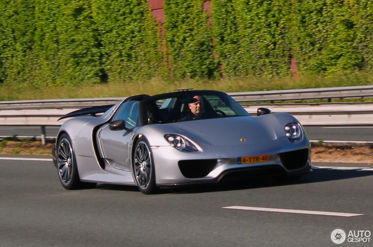 Porsche 918 Spyder Weissach Package