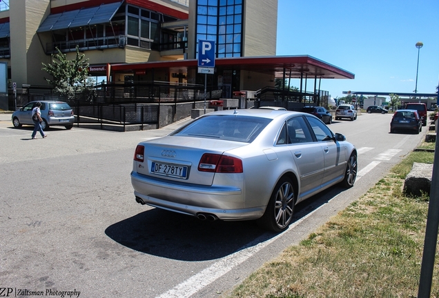 Audi S8 D3