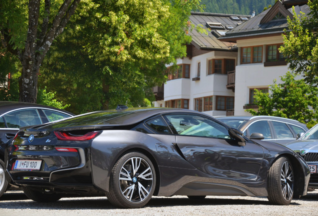 BMW i8