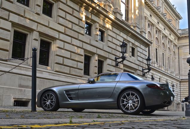 Mercedes-Benz SLS AMG