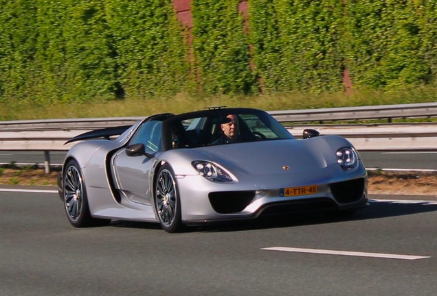 Porsche 918 Spyder Weissach Package