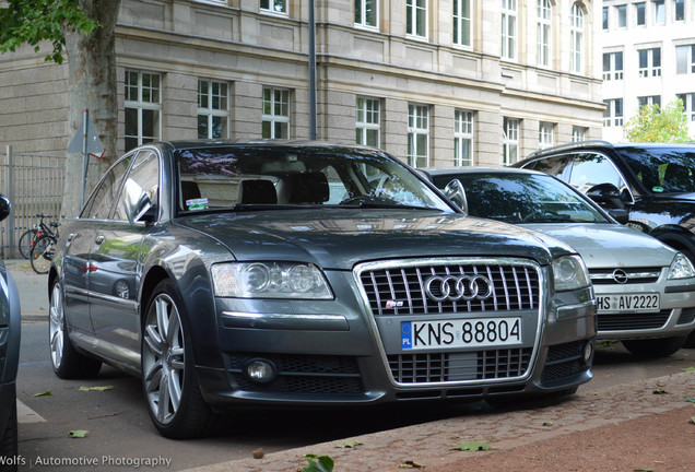 Audi S8 D3