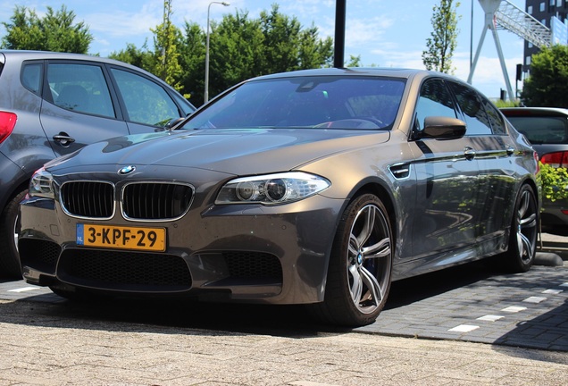 BMW M5 F10 2011