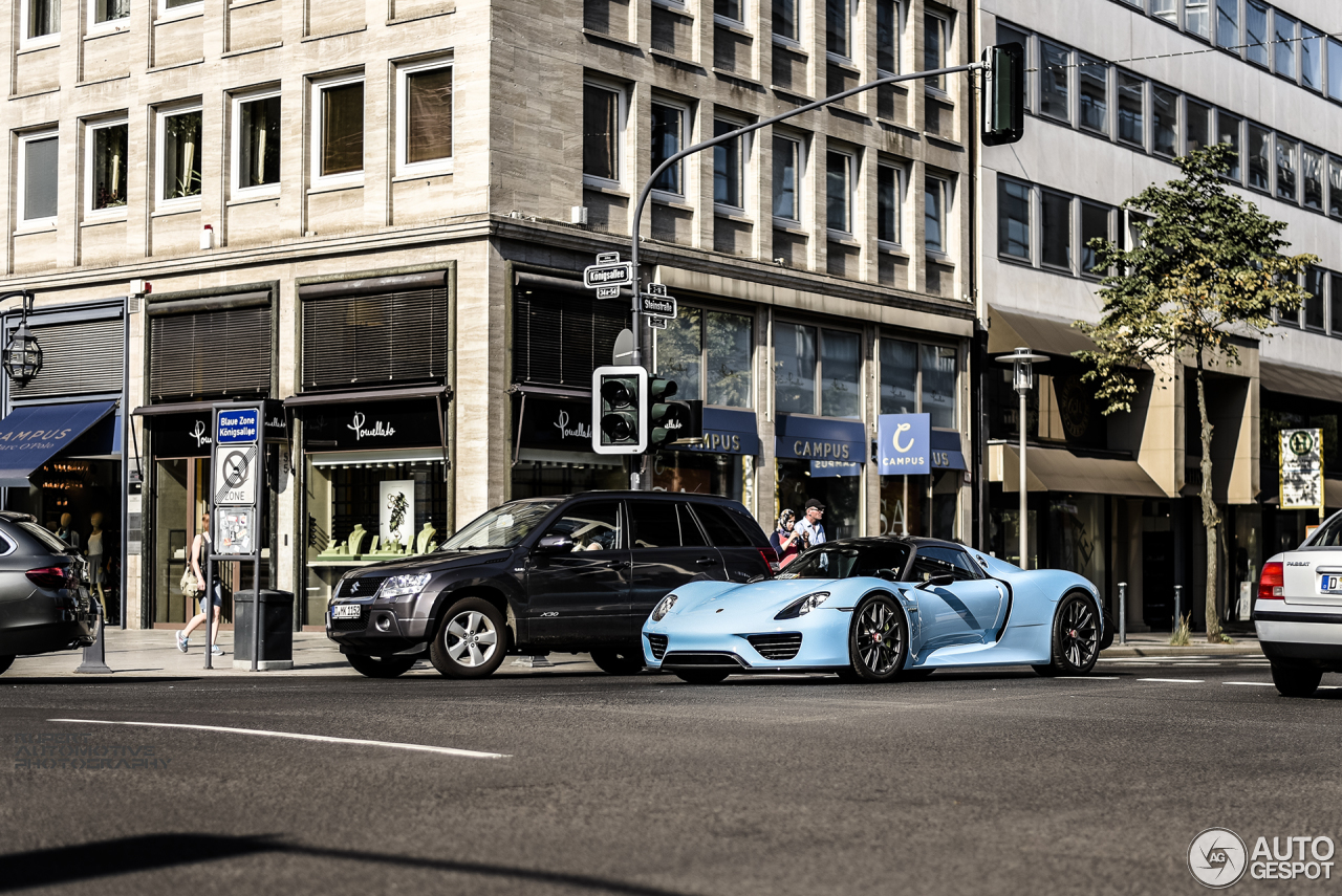 Porsche 918 Spyder Weissach Package