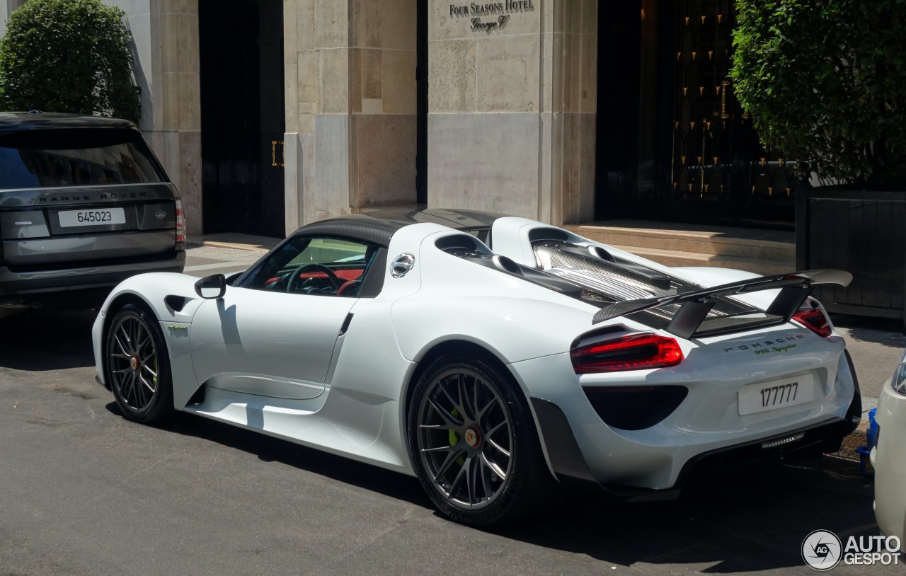 Porsche 918 Spyder Weissach Package