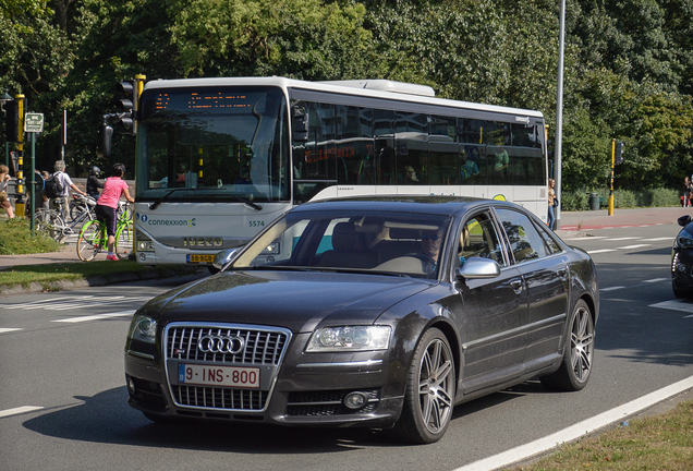 Audi S8 D3