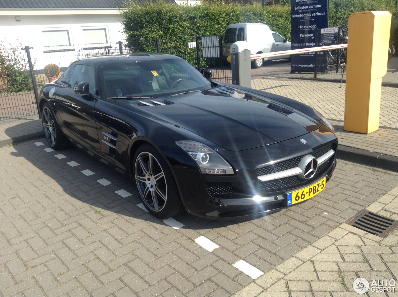 Mercedes-Benz SLS AMG