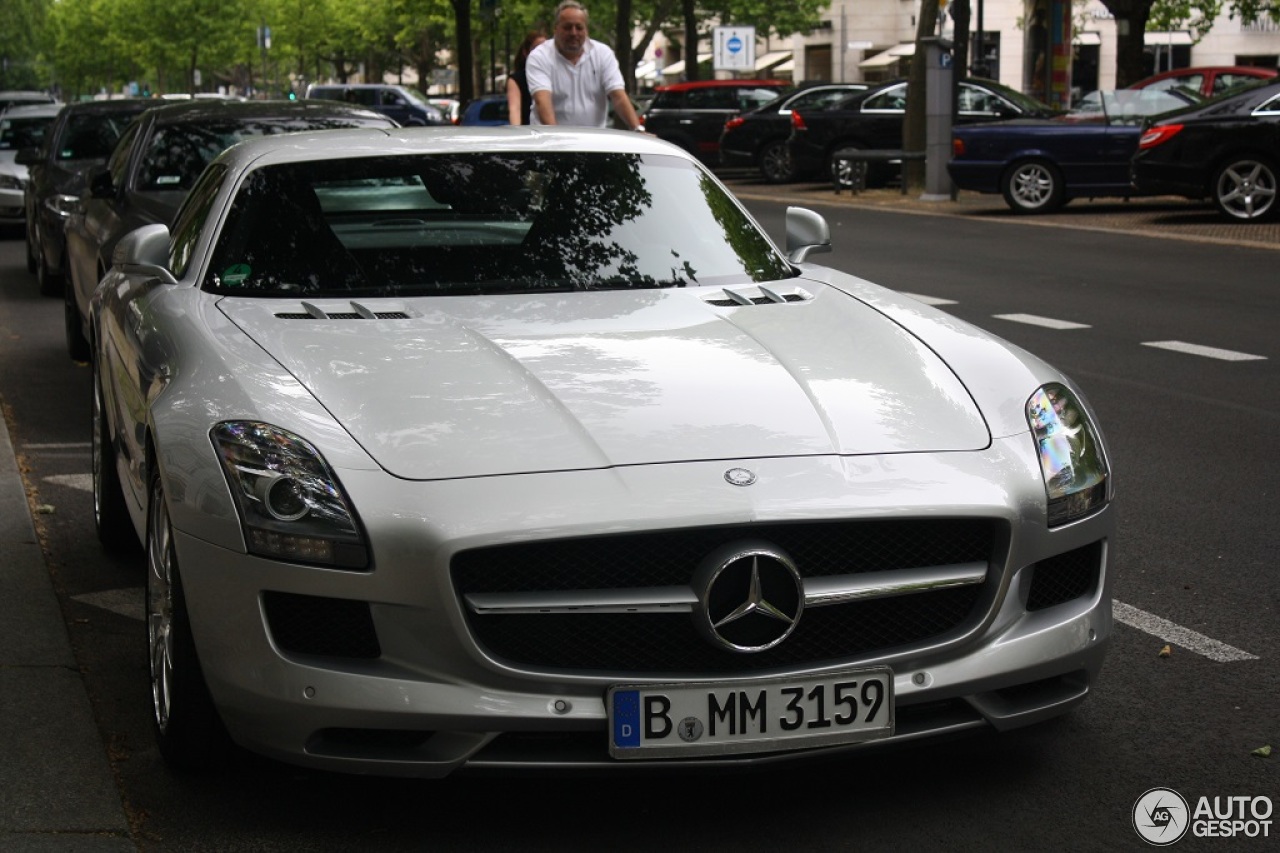 Mercedes-Benz SLS AMG