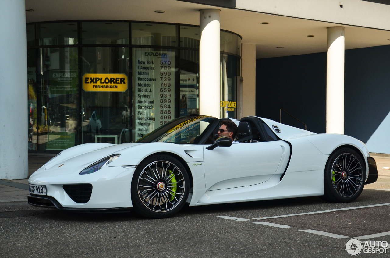 Porsche 918 Spyder Weissach Package