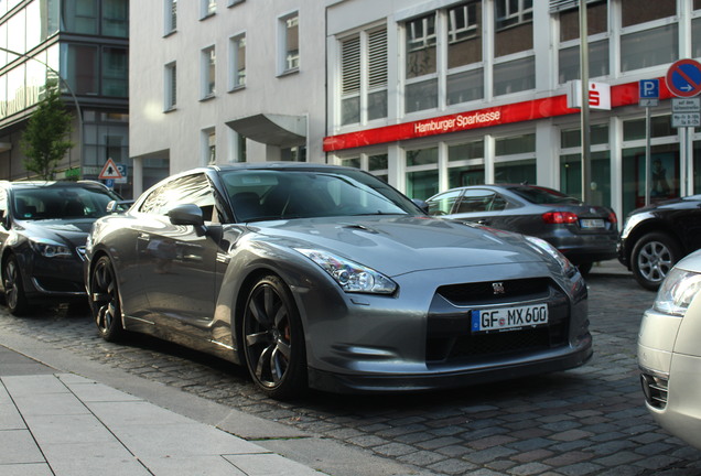 Nissan GT-R