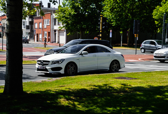 Mercedes-Benz CLA 45 AMG C117