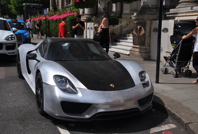 Porsche 918 Spyder Weissach Package