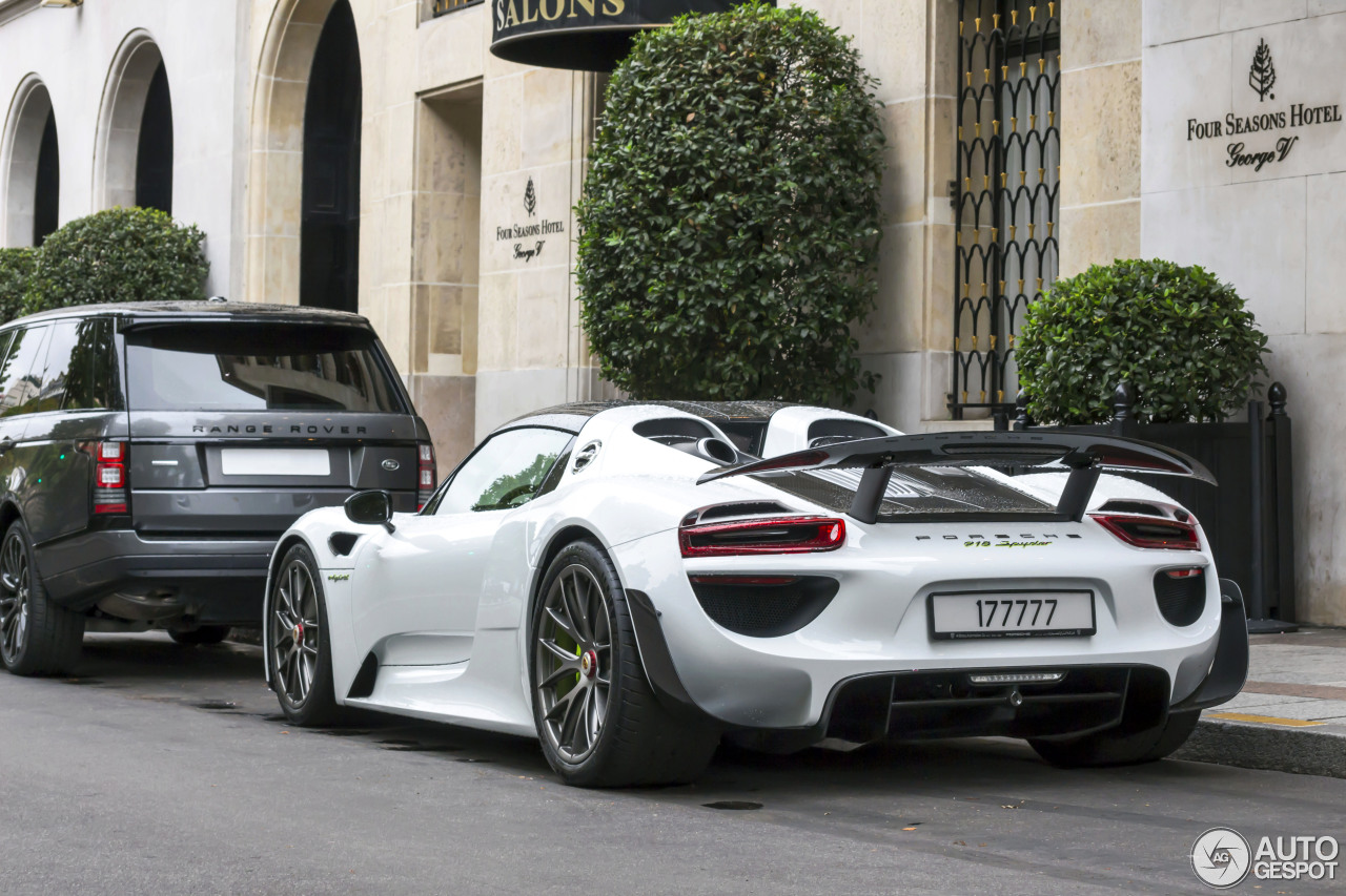 Porsche 918 Spyder Weissach Package