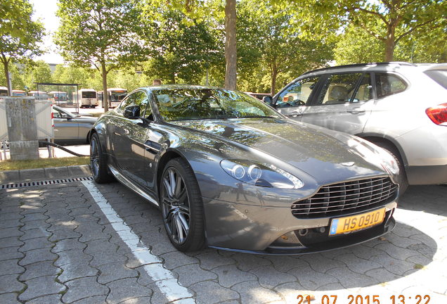 Aston Martin V8 Vantage 2012