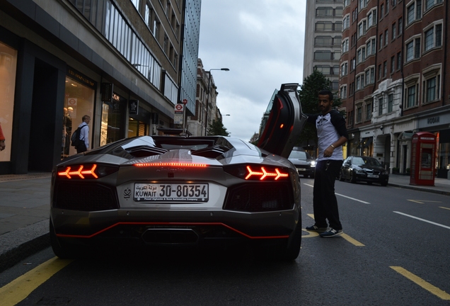 Lamborghini Aventador LP700-4 Roadster