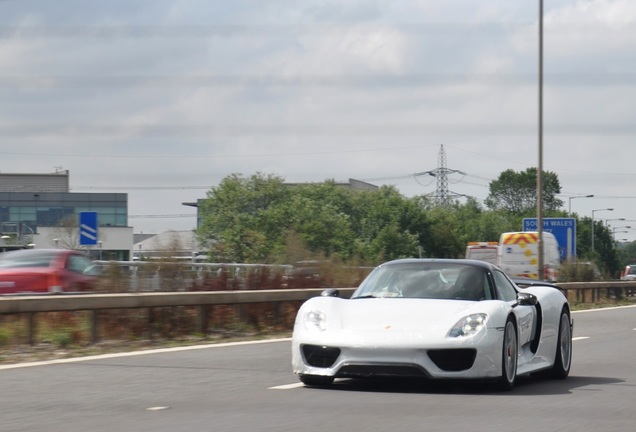 Porsche 918 Spyder Weissach Package