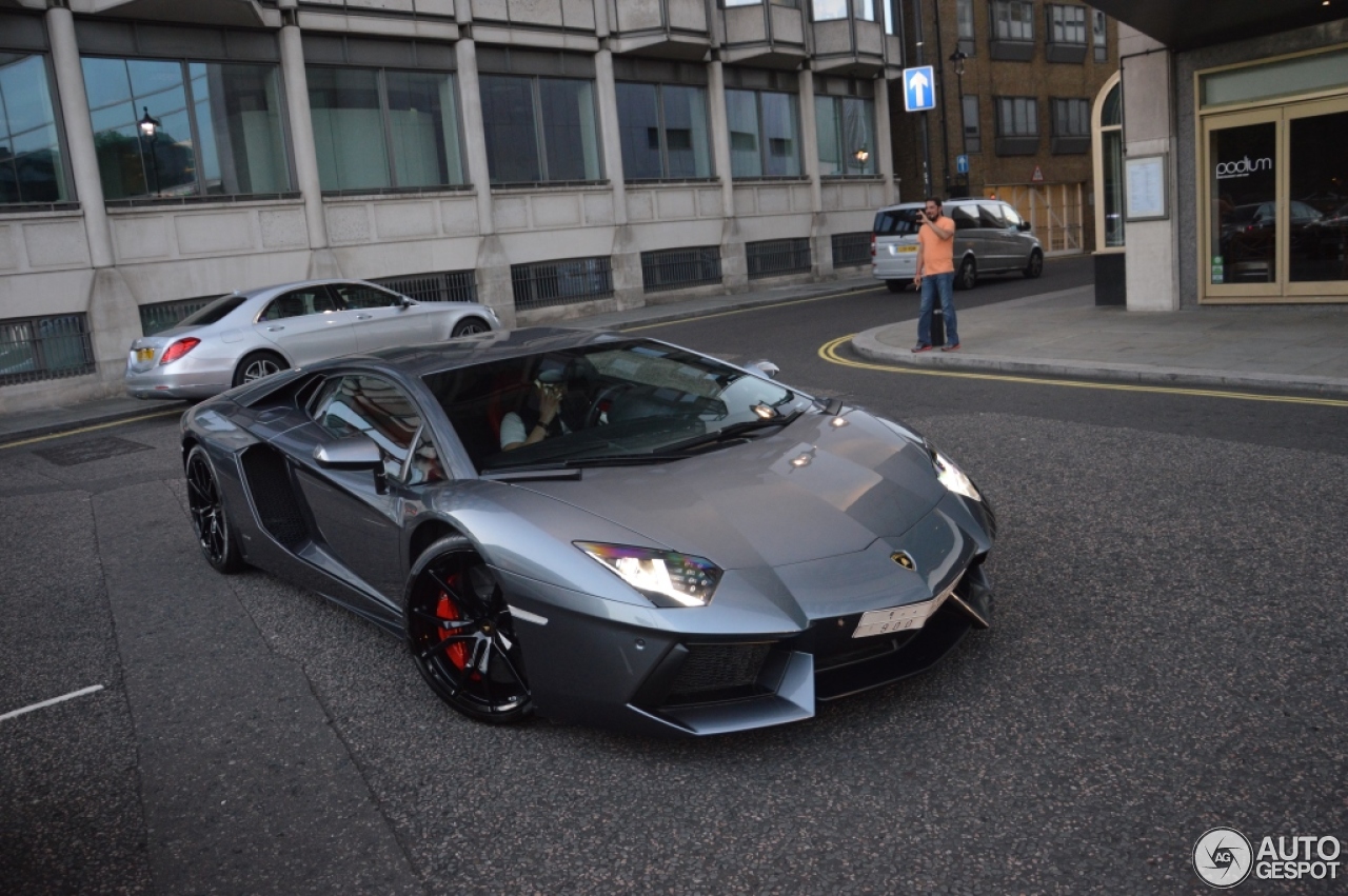 Lamborghini Aventador LP700-4