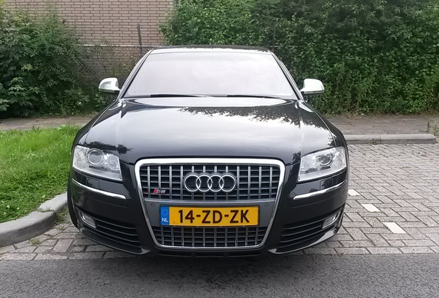 Audi S8 D3