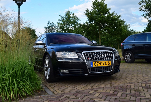 Audi S8 D3