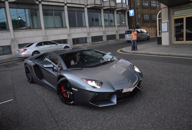 Lamborghini Aventador LP700-4