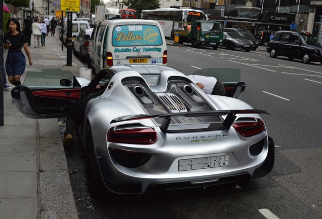 Porsche 918 Spyder Weissach Package