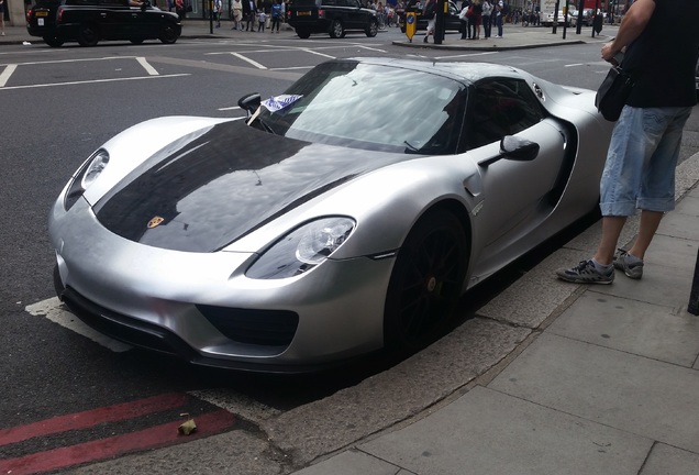 Porsche 918 Spyder Weissach Package