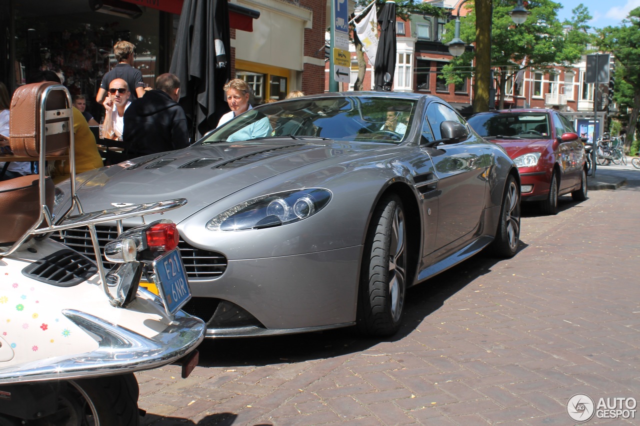 Aston Martin V12 Vantage