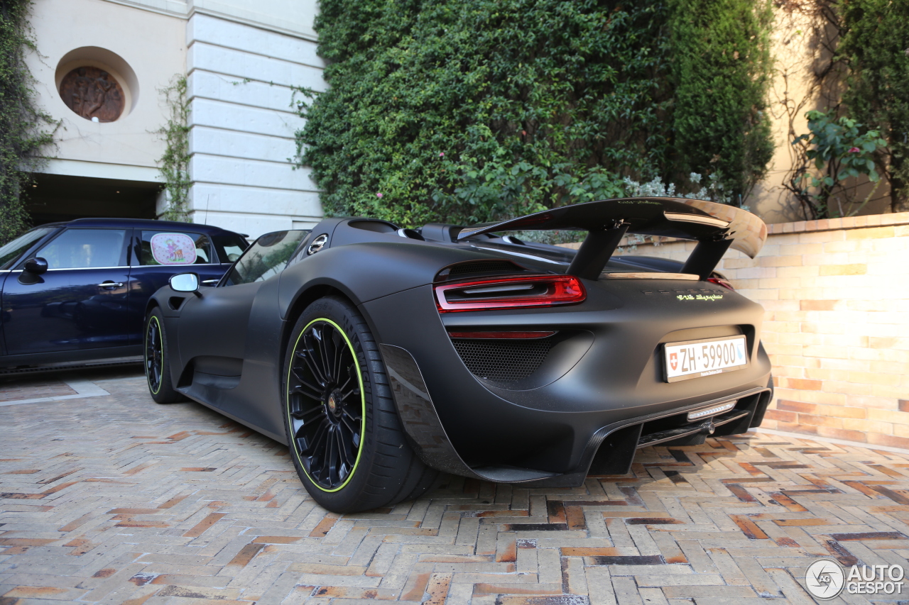 Porsche 918 Spyder Weissach Package