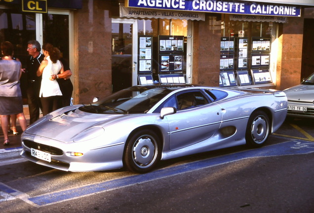 Jaguar XJ220