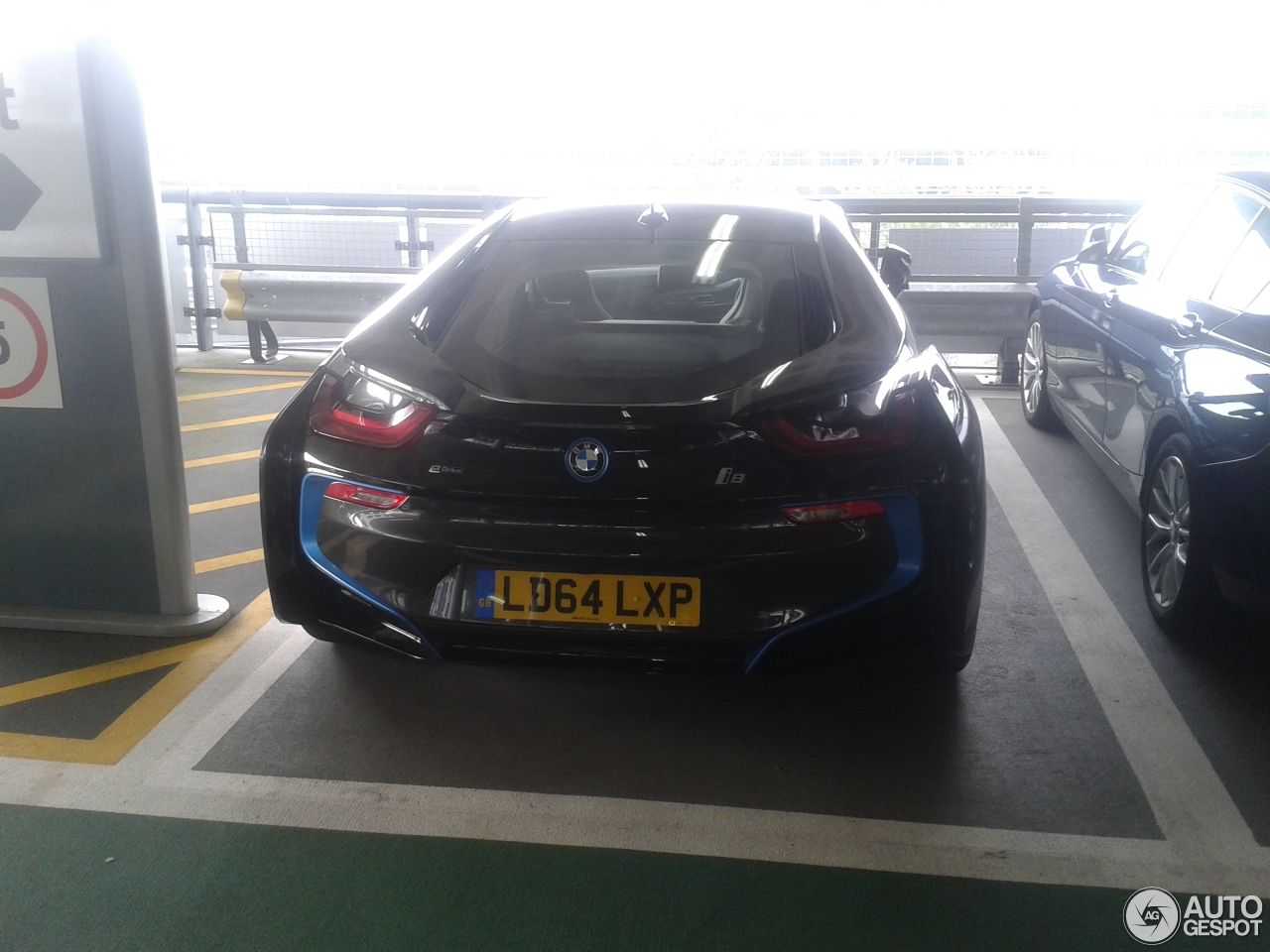 BMW i8