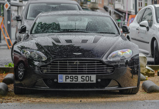 Aston Martin V12 Vantage