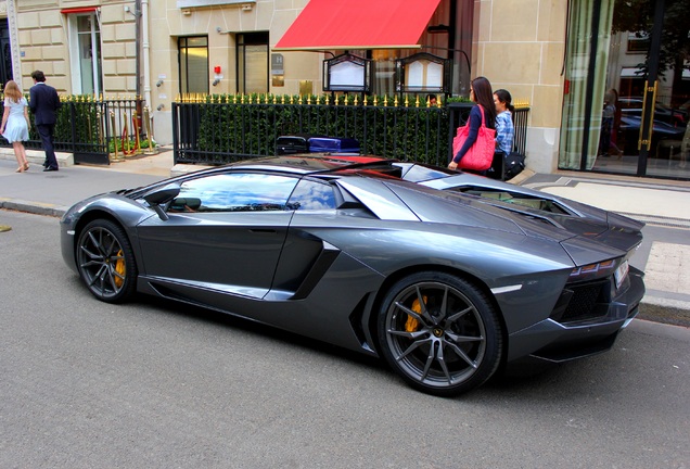 Lamborghini Aventador LP700-4 Roadster