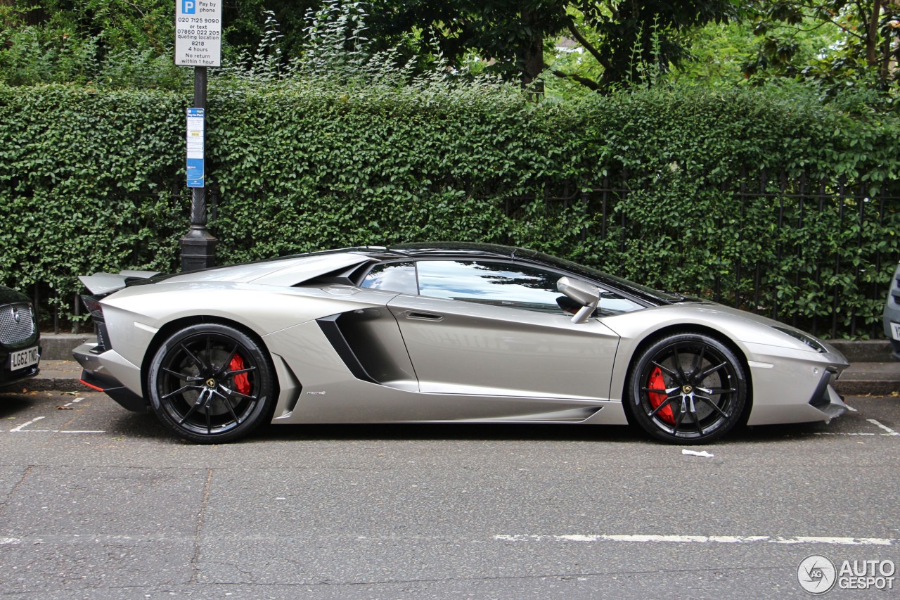 Lamborghini Aventador LP700-4 Roadster