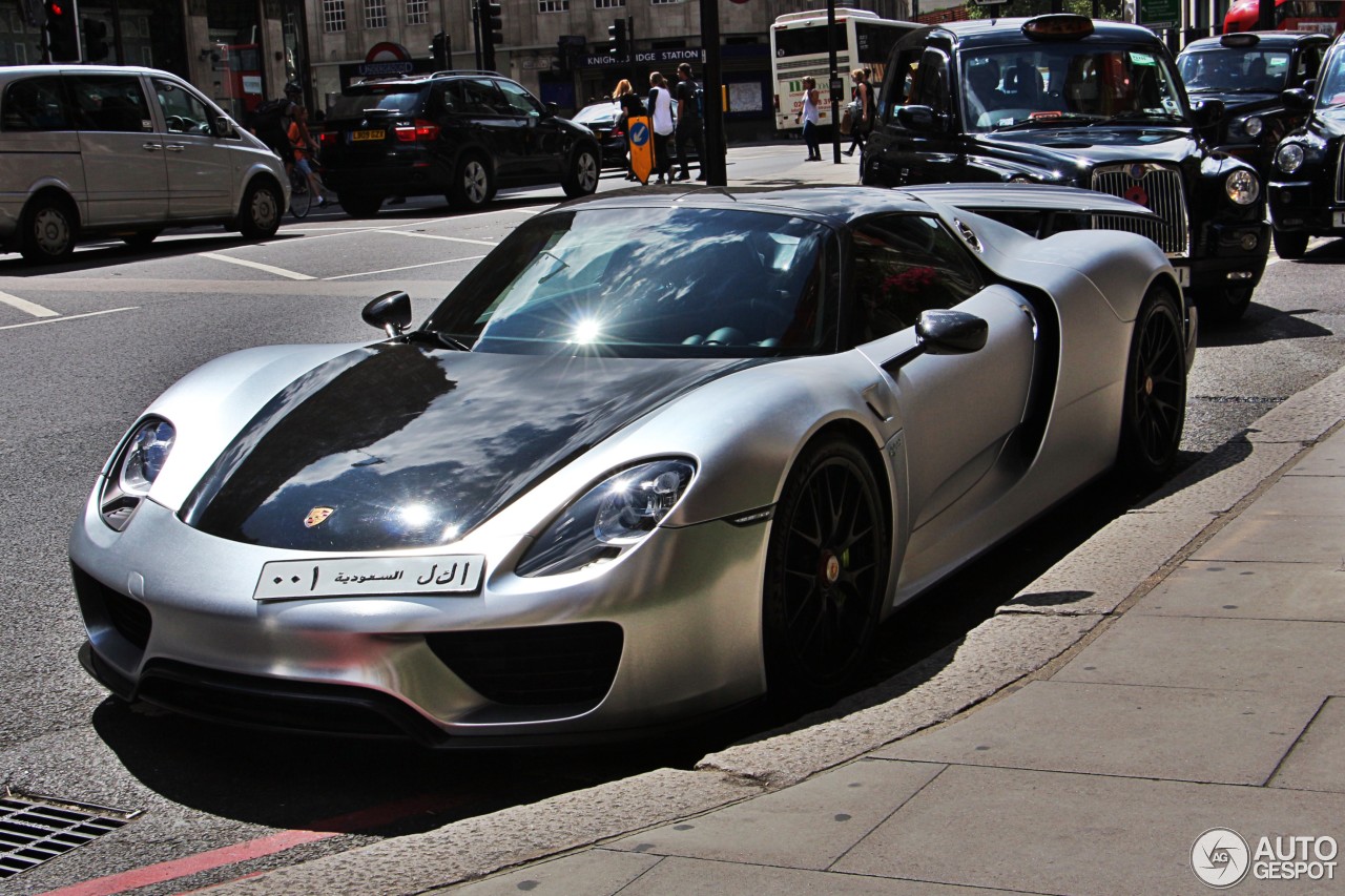 Porsche 918 Spyder Weissach Package