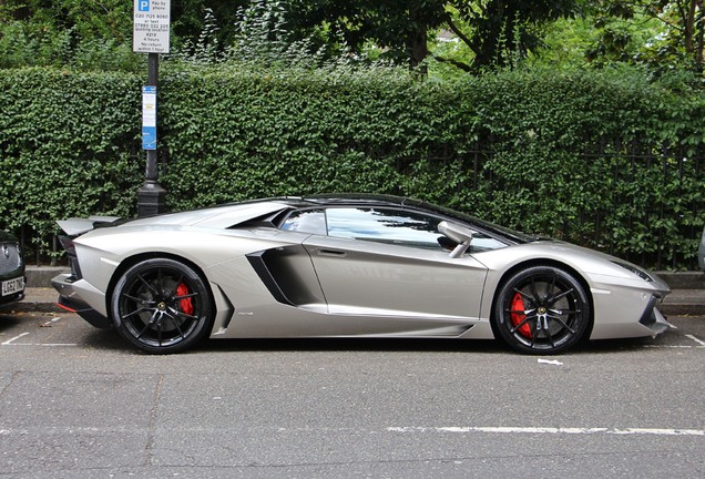 Lamborghini Aventador LP700-4 Roadster