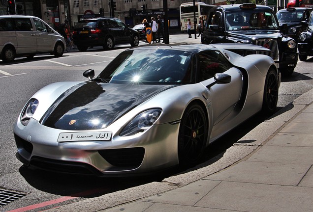 Porsche 918 Spyder Weissach Package