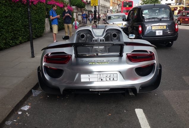 Porsche 918 Spyder Weissach Package