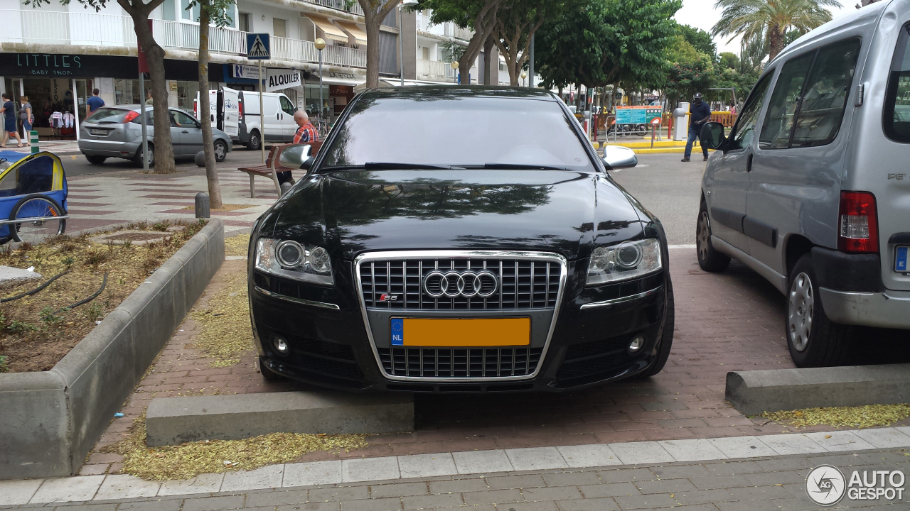 Audi S8 D3