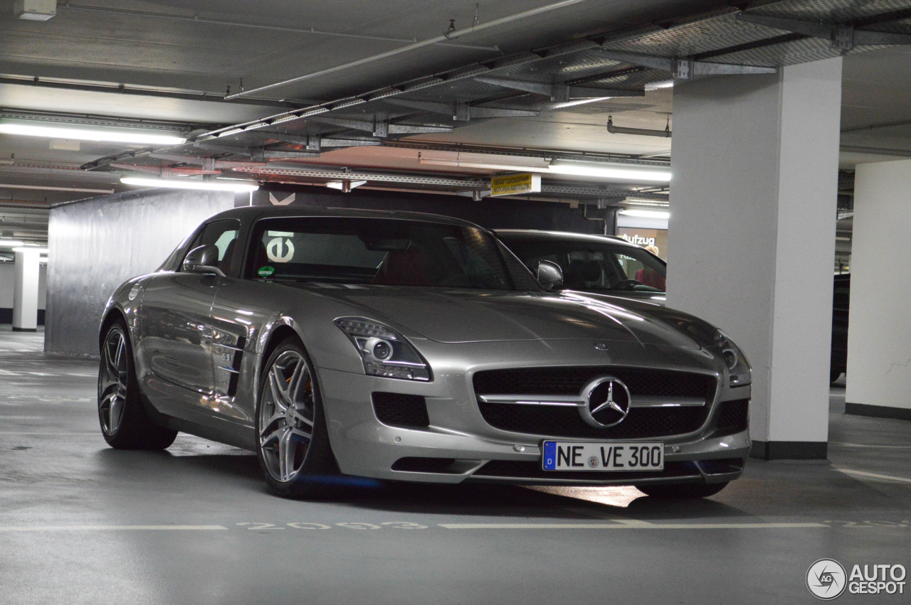 Mercedes-Benz SLS AMG