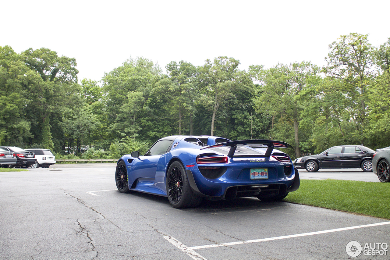 Porsche 918 Spyder Weissach Package