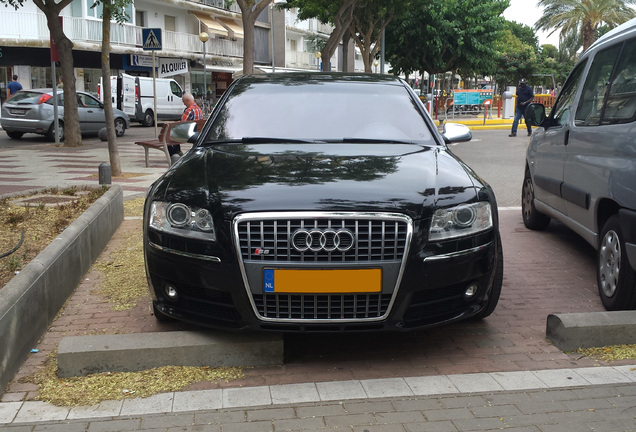 Audi S8 D3