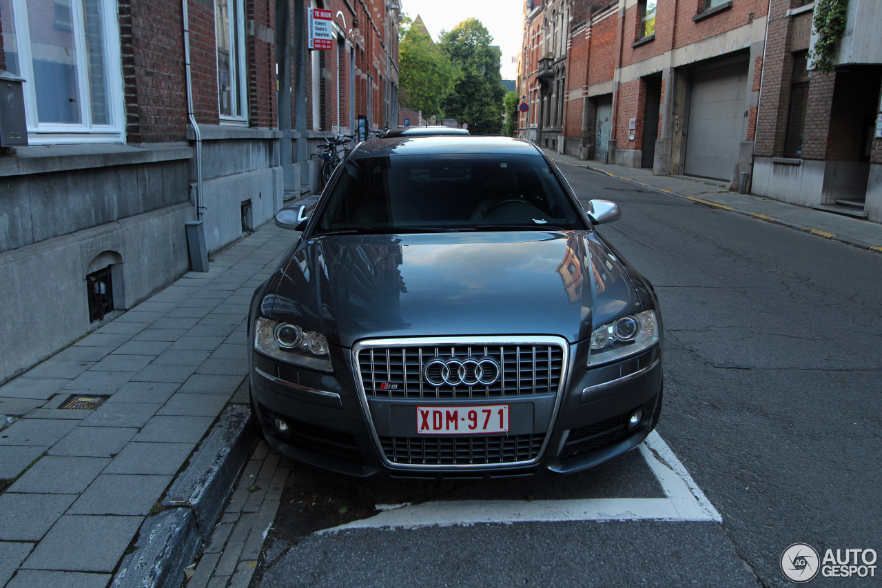 Audi S8 D3