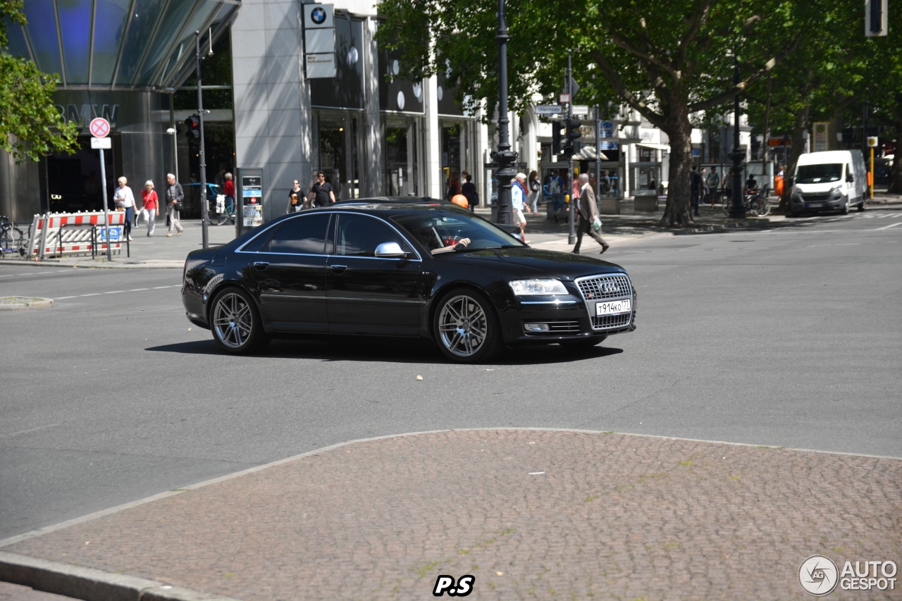 Audi S8 D3