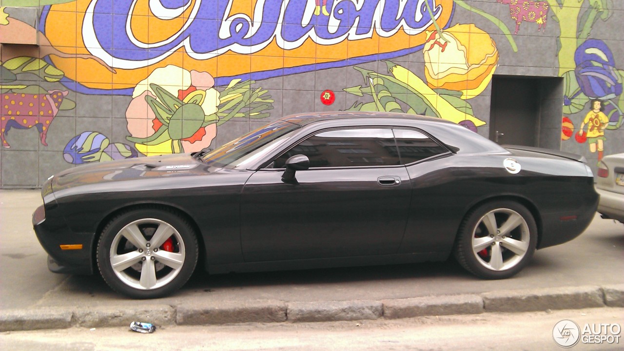 Dodge Challenger SRT-8