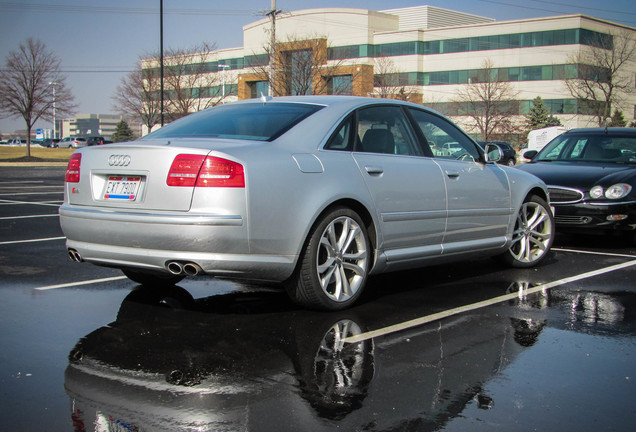 Audi S8 D3