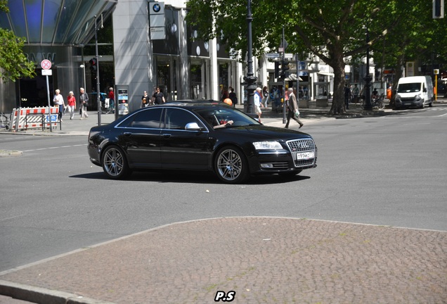 Audi S8 D3