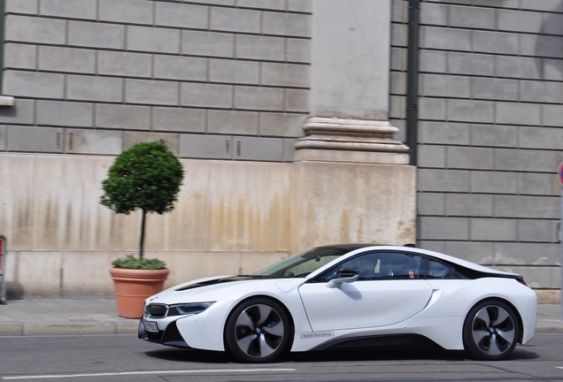 BMW i8