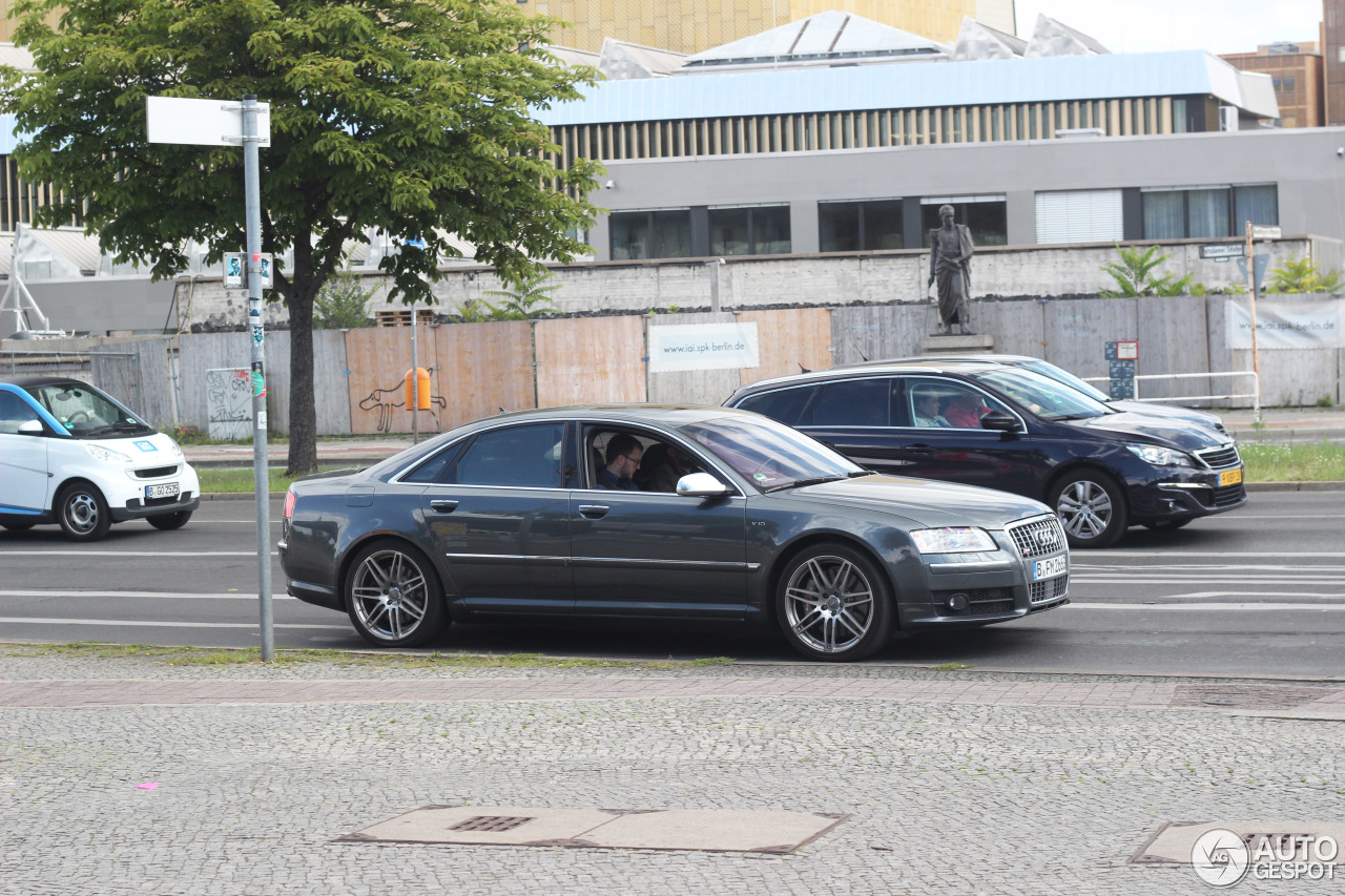 Audi S8 D3