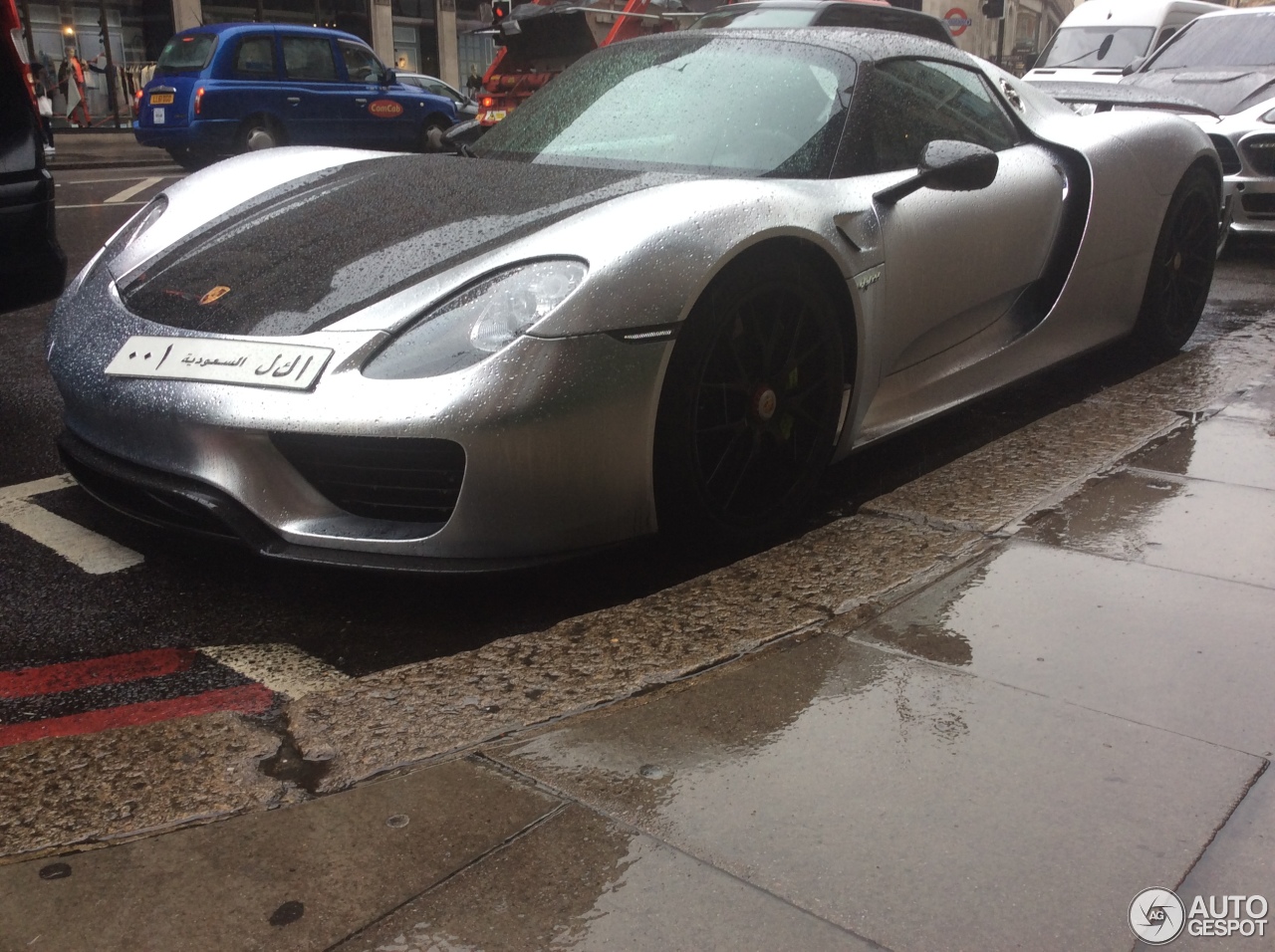 Porsche 918 Spyder Weissach Package